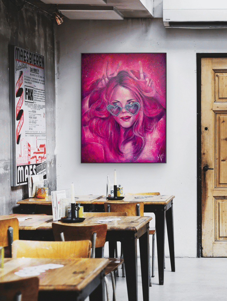 Toile Have fun with me accrochée dans un intérieur moderne