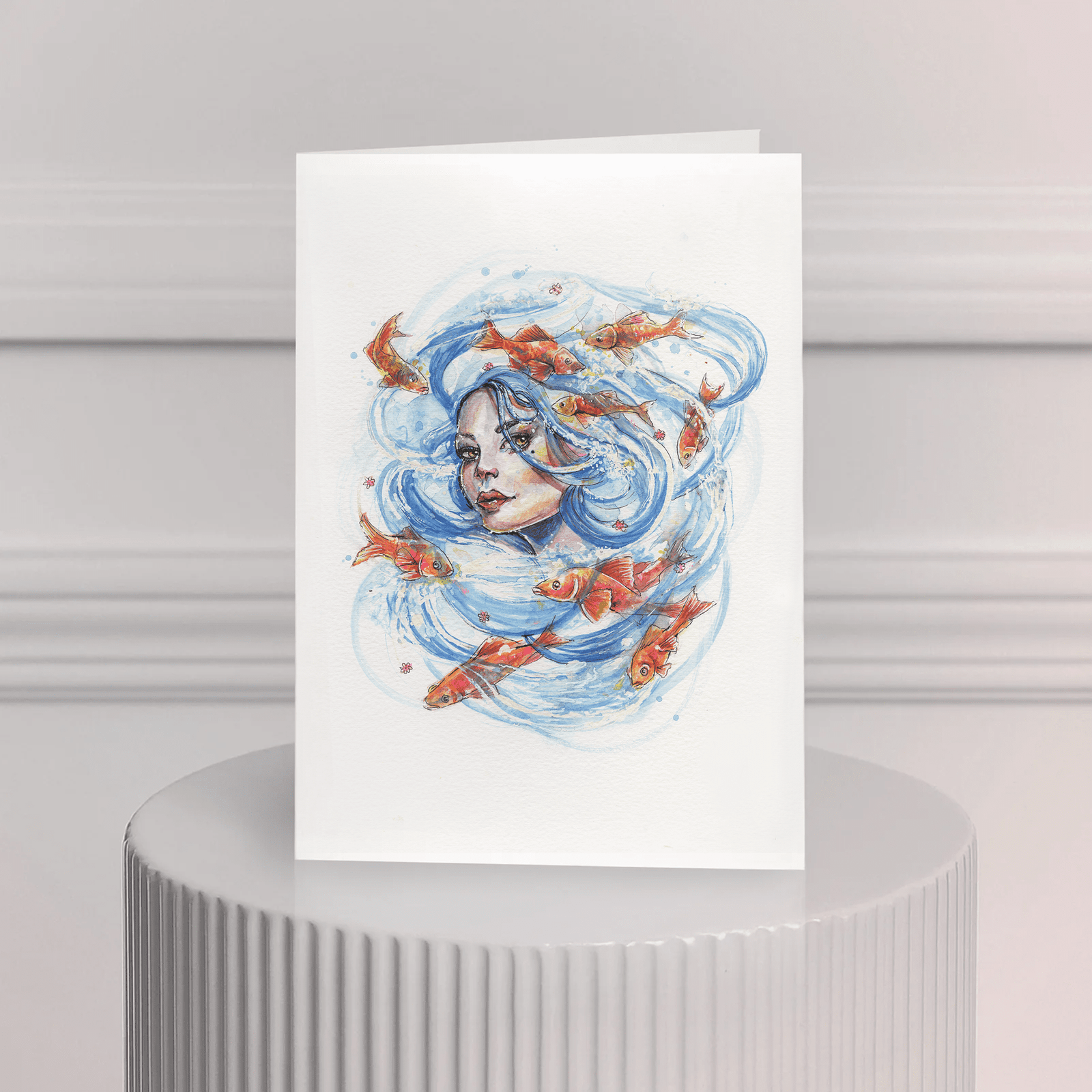 Carte de souhait aquarelle – femme aux cheveux d’océan et poisson