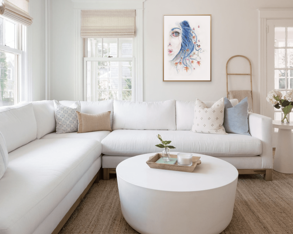 Affiche murale femme et feuilles bleues - touche de bleu dans décor